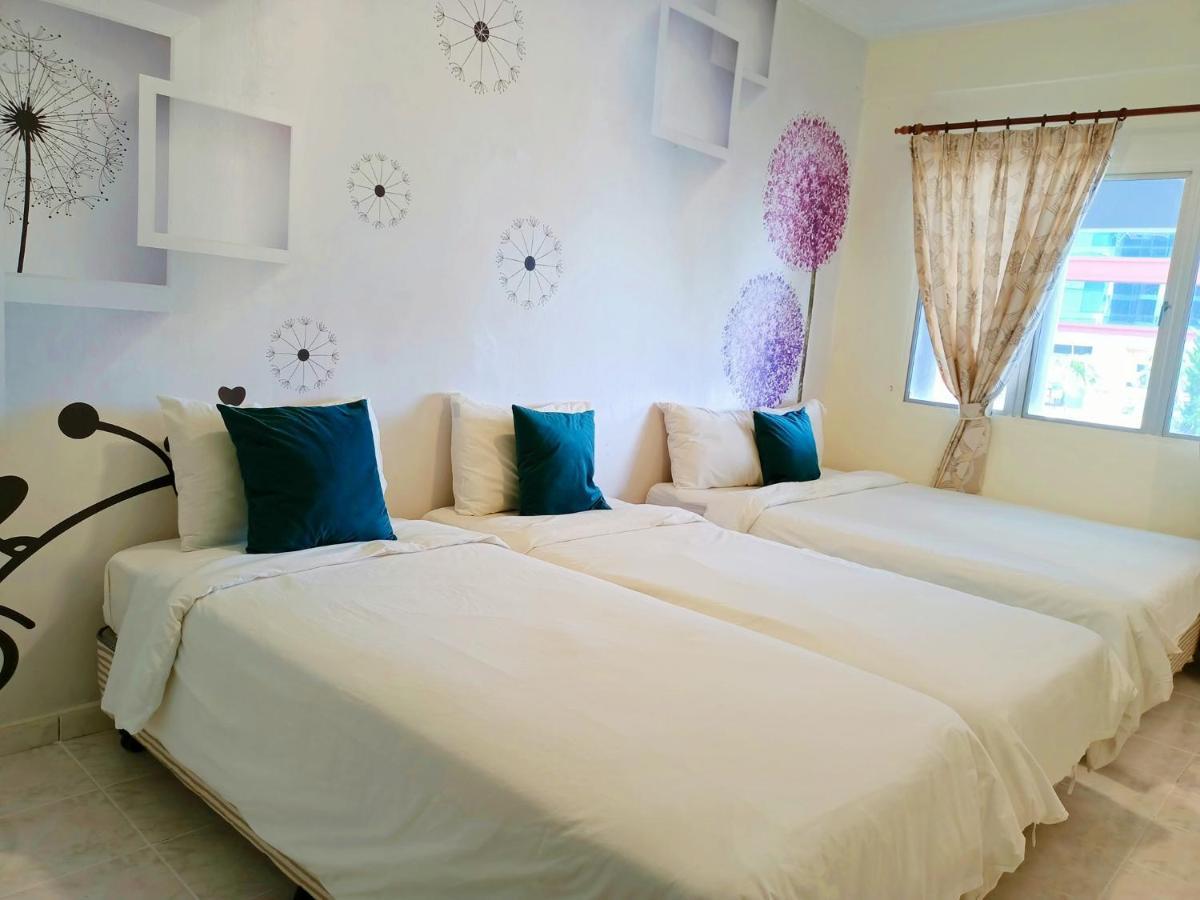 Perdana Serviced Apartment & Resorts Padang Mat Sirat Bagian luar foto