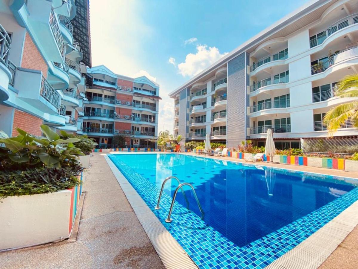 Perdana Serviced Apartment & Resorts Padang Mat Sirat Bagian luar foto