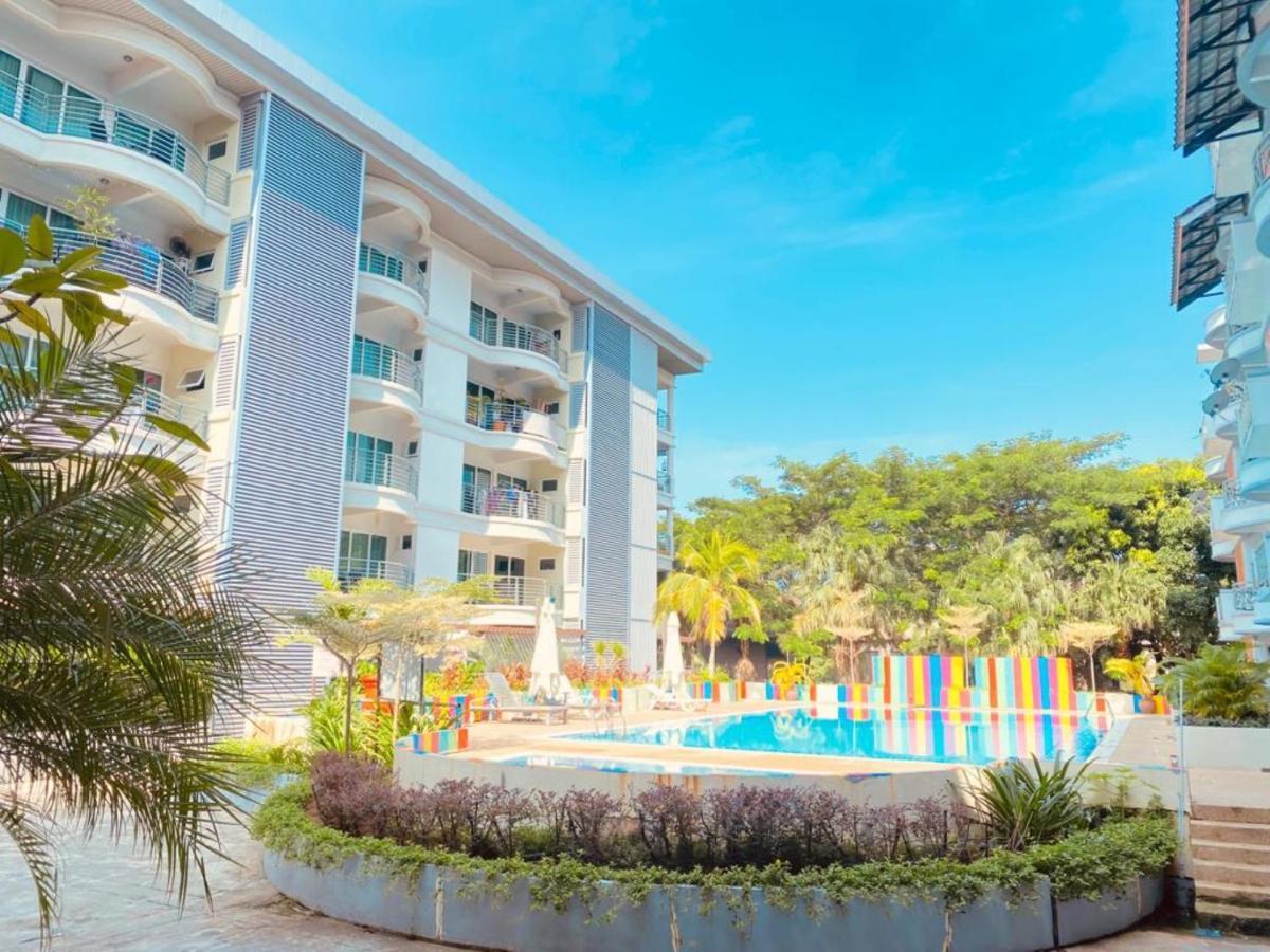 Perdana Serviced Apartment & Resorts Padang Mat Sirat Bagian luar foto