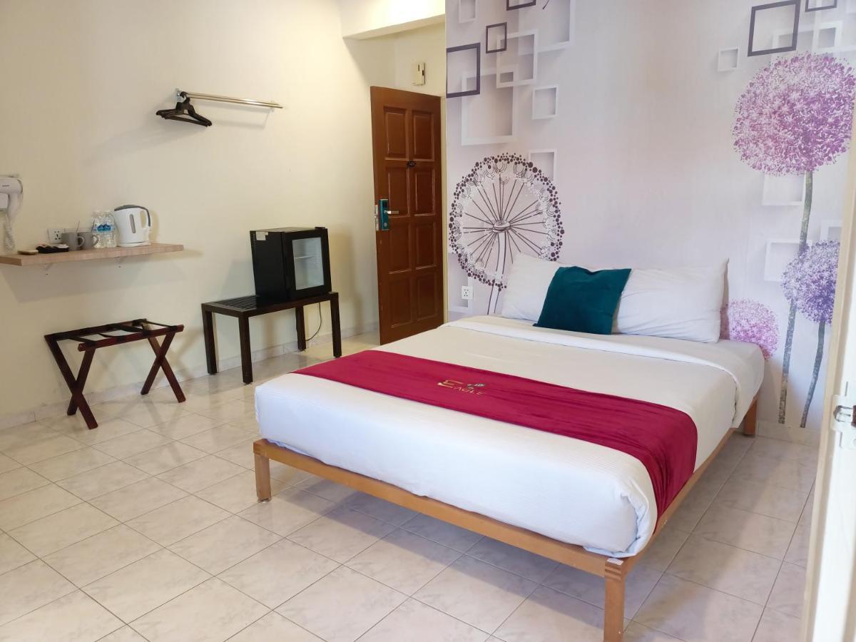 Perdana Serviced Apartment & Resorts Padang Mat Sirat Bagian luar foto