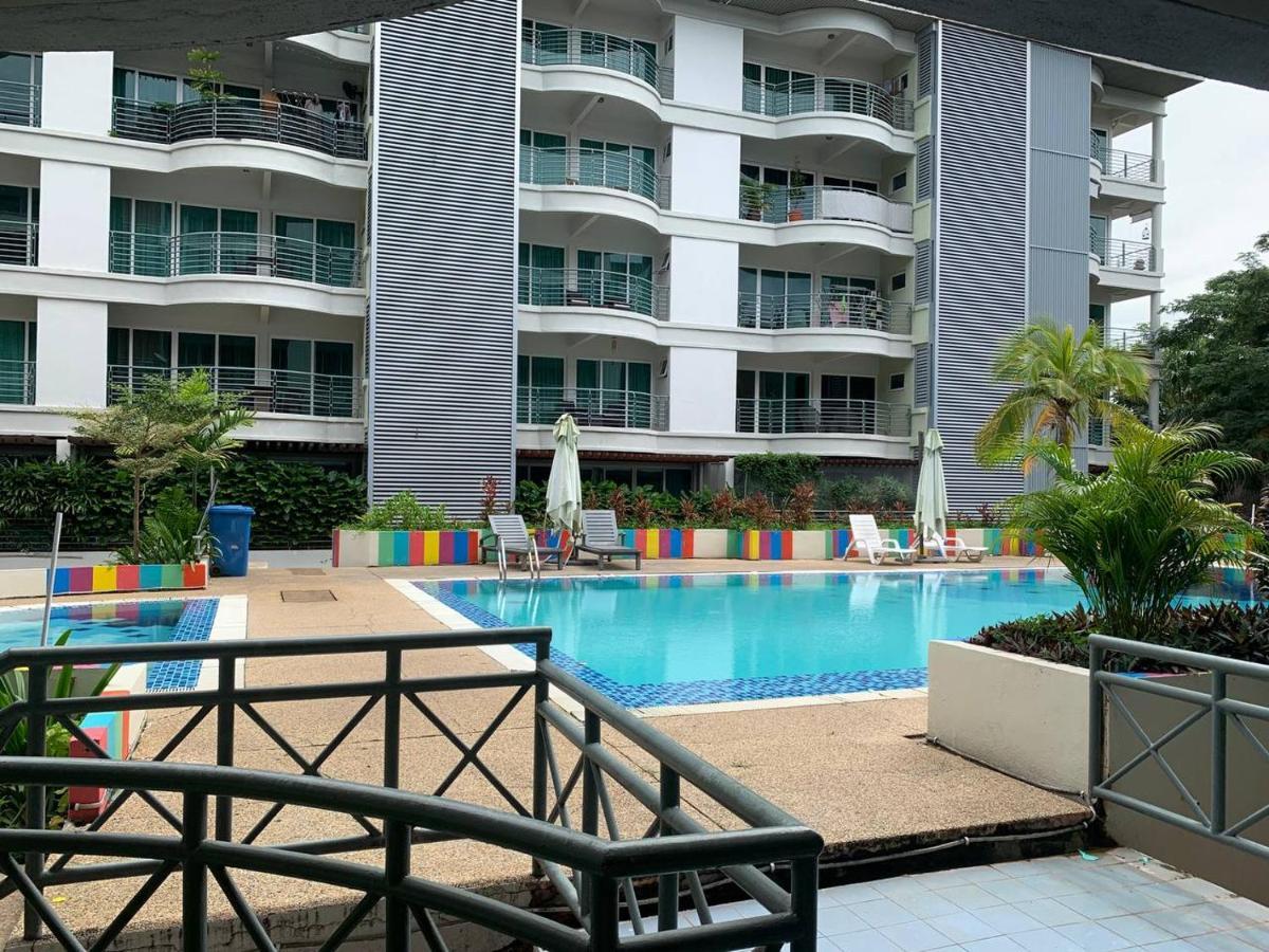 Perdana Serviced Apartment & Resorts Padang Mat Sirat Bagian luar foto