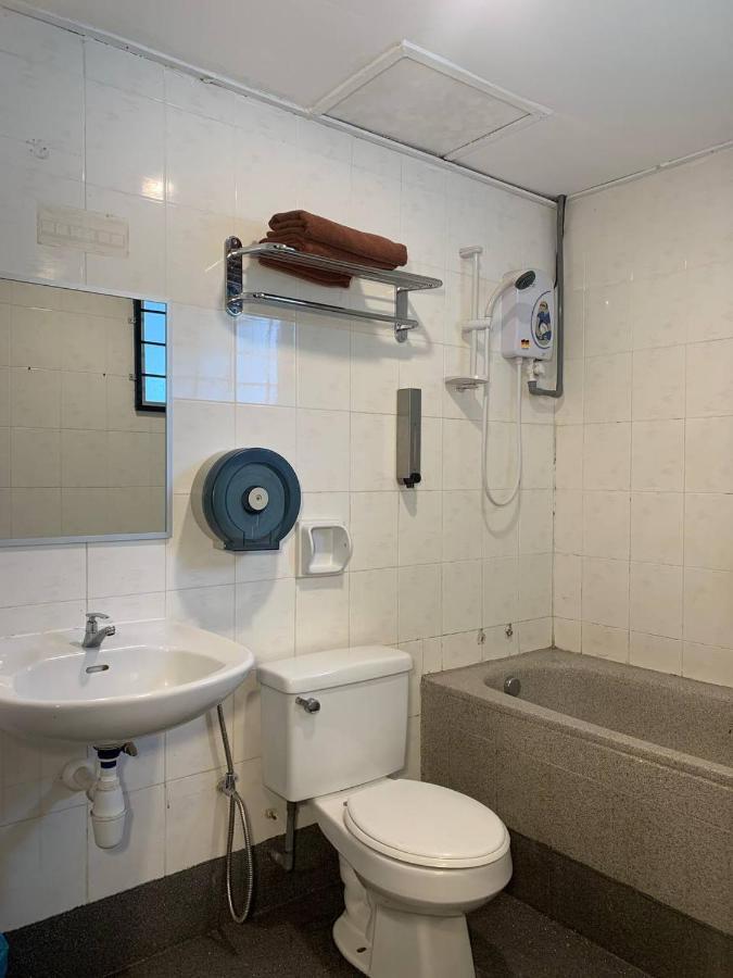 Perdana Serviced Apartment & Resorts Padang Mat Sirat Bagian luar foto