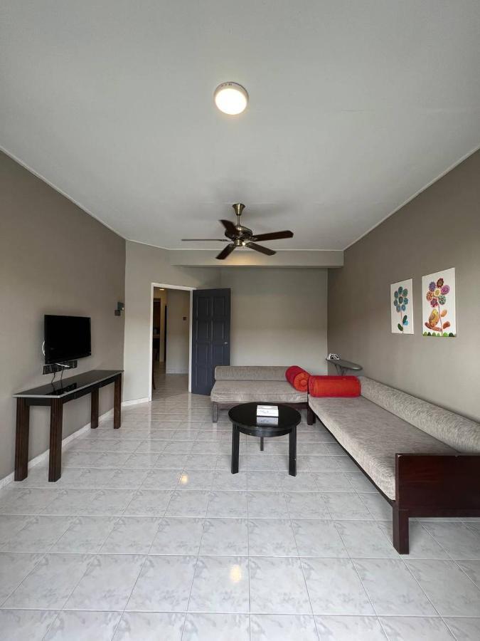 Perdana Serviced Apartment & Resorts Padang Mat Sirat Bagian luar foto