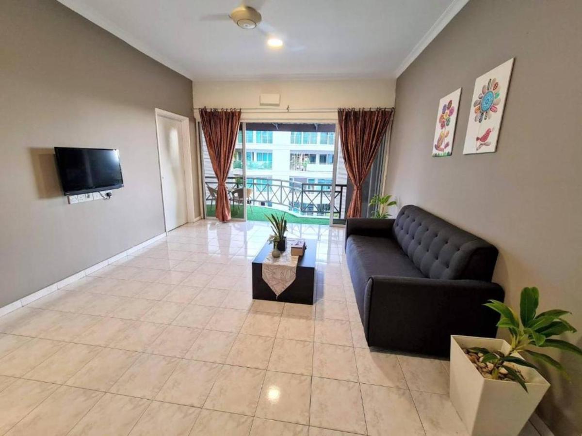 Perdana Serviced Apartment & Resorts Padang Mat Sirat Bagian luar foto