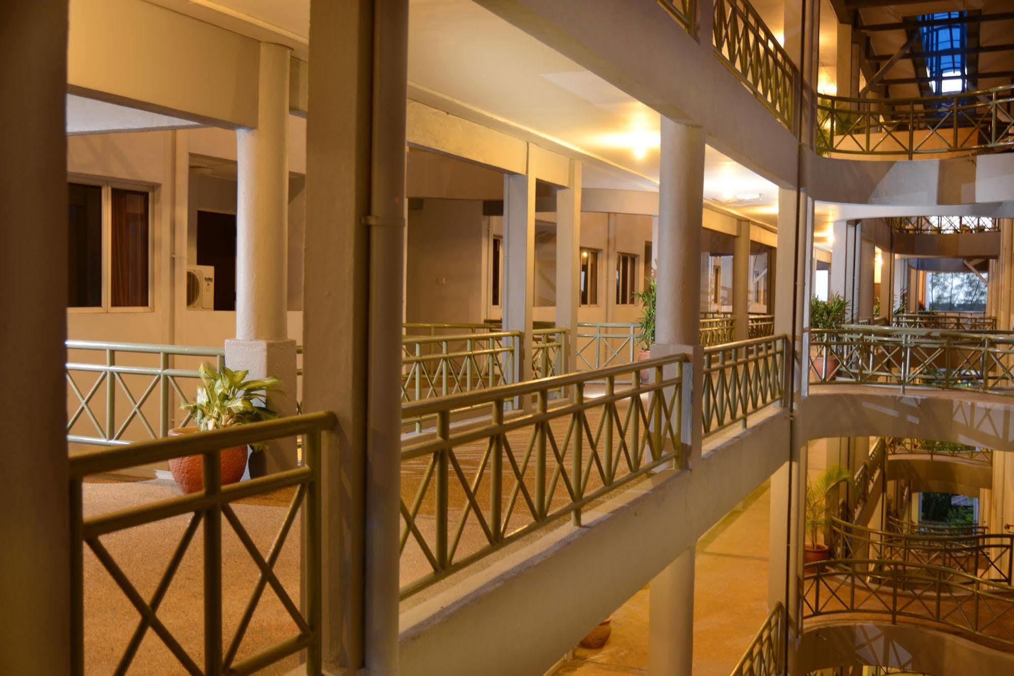 Perdana Serviced Apartment & Resorts Padang Mat Sirat Bagian luar foto