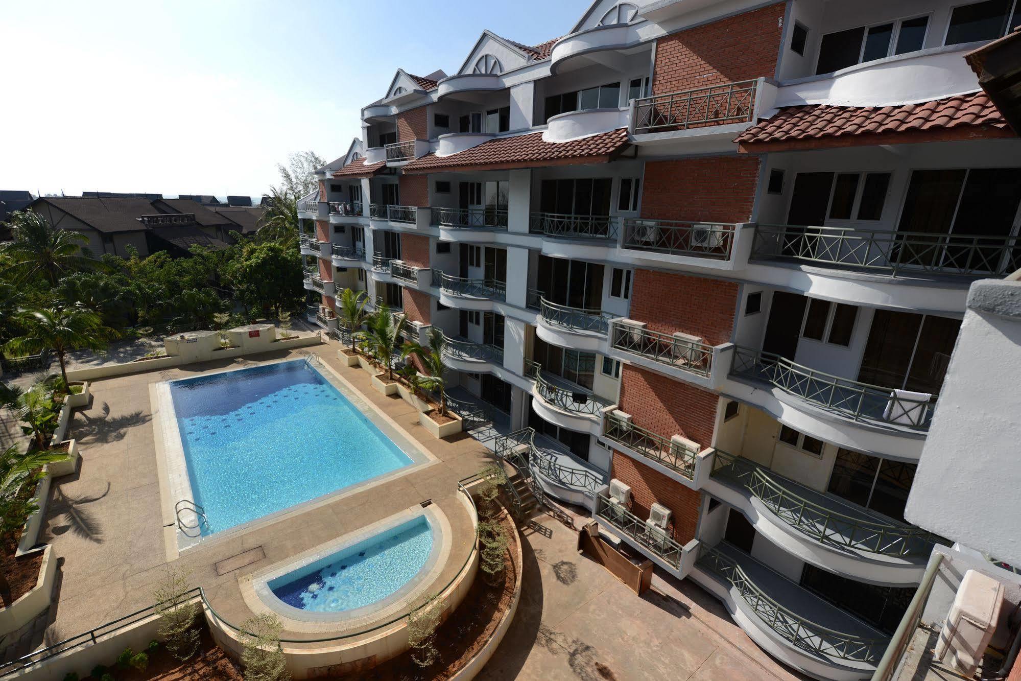 Perdana Serviced Apartment & Resorts Padang Mat Sirat Bagian luar foto