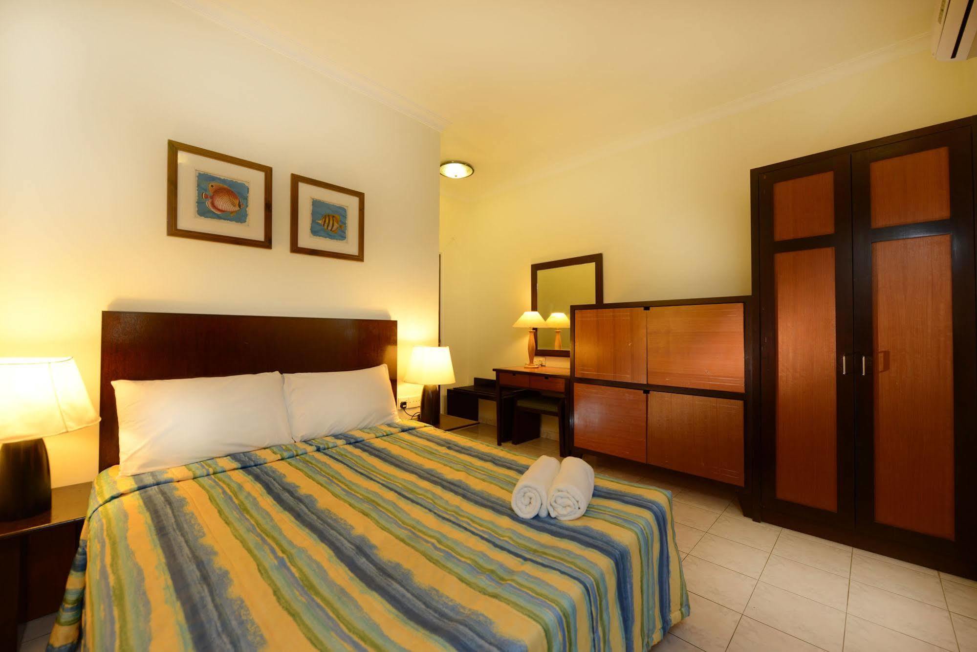 Perdana Serviced Apartment & Resorts Padang Mat Sirat Bagian luar foto