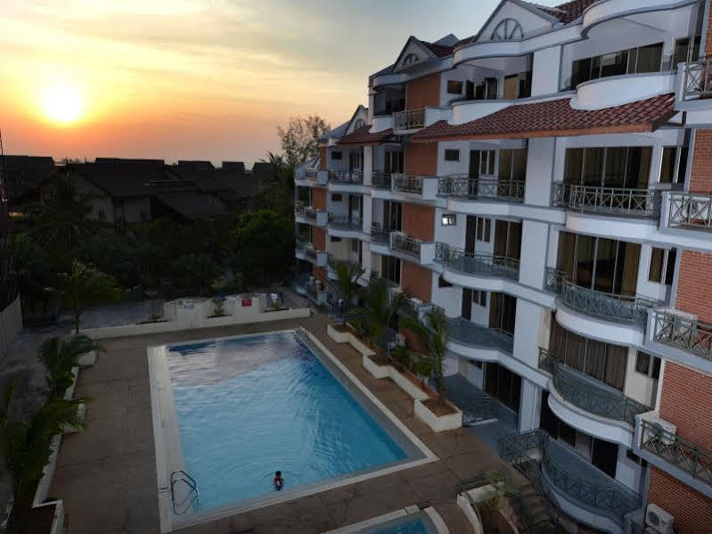 Perdana Serviced Apartment & Resorts Padang Mat Sirat Bagian luar foto